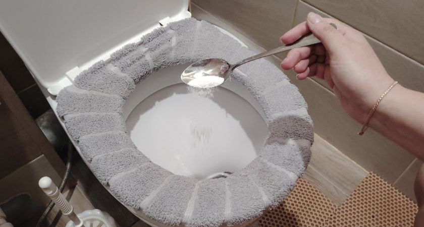 Почему нужно солить воду в унитазе. Запомните это на всю жизнь