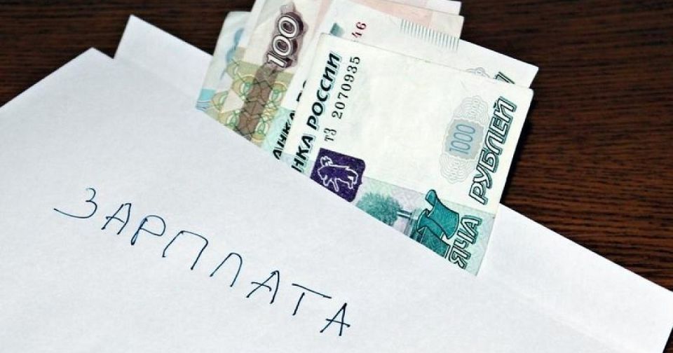 Как обычный охранник стал символом борьбы за справедливость в мире "серых" зарплат