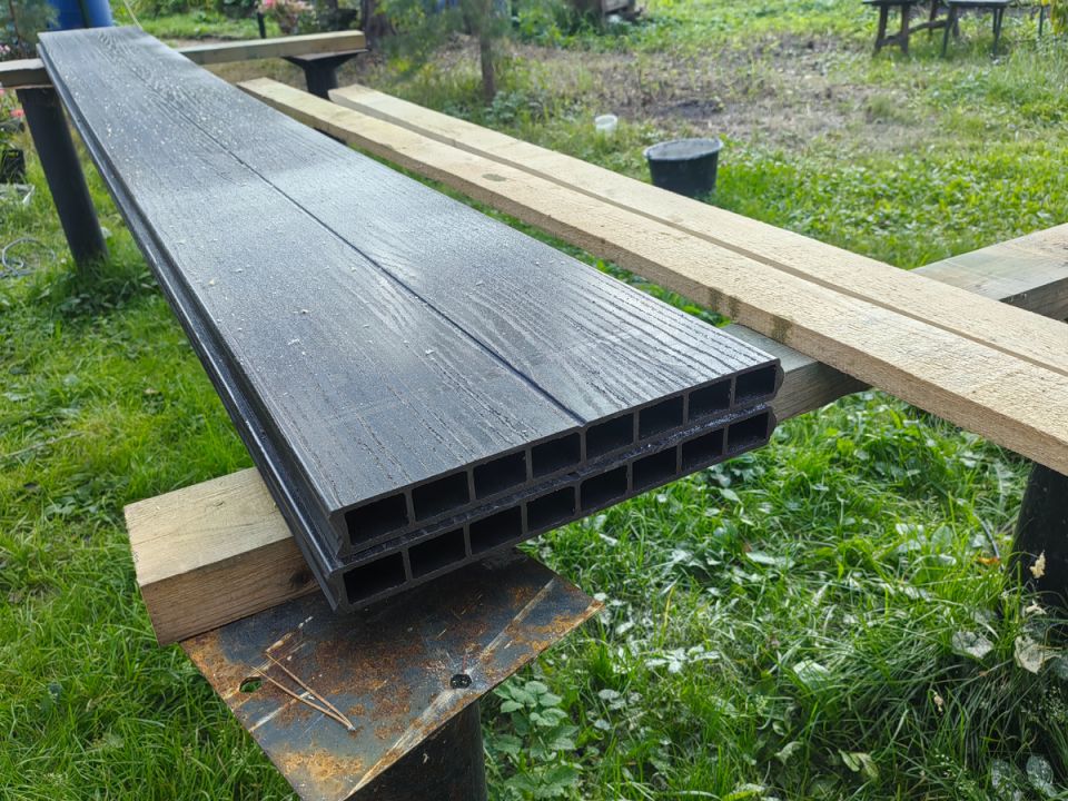 Неожиданный побочный эффект грядок из ДПК: внимание всем садоводам!