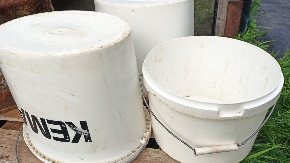 Пластиковые ведра: От ненужного груза до стильных предметов интерьера