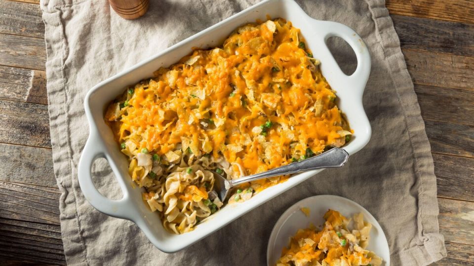 Чудо-запеканку съедят за минуты: восхитительное сочетание курицы, картофеля и сыра