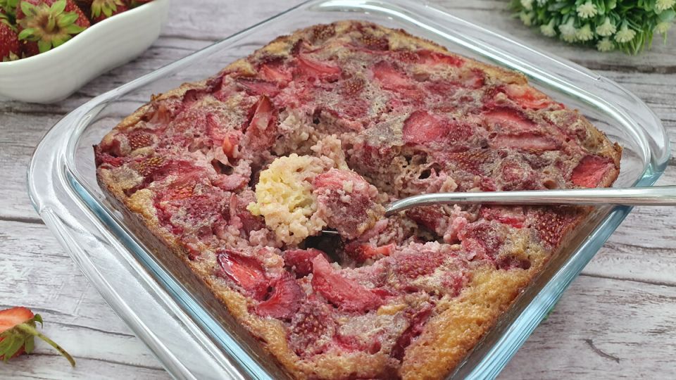 Клафути — нежный десерт с клубникой без использования глютена