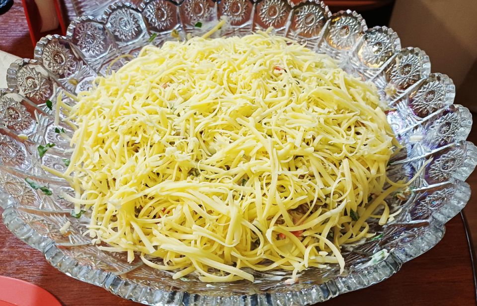 Салат "Выручайка": простота и вкус в каждой ложке