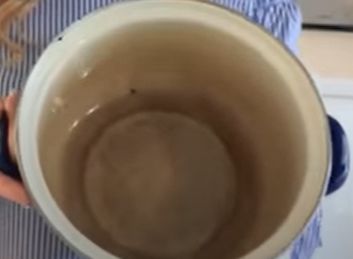 Как вернуть блеск старой кастрюле всего за пять минут: просто и эффективно!