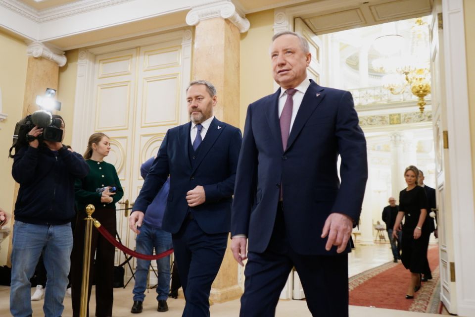 Губернатор Петербурга получил право на медицинскую страховку