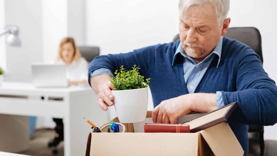 Как справиться с намеками на увольнение после выхода на пенсию