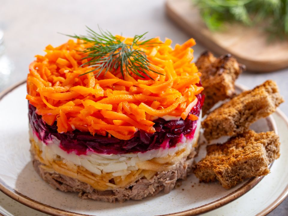 Идеальный новогодний салат: гости оценили по достоинству