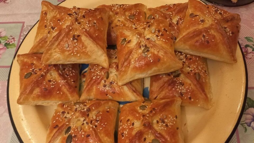 Волшебство слоеного теста: грибные конвертики, которые покорят сердца