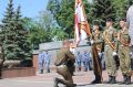 На площади Героев в Липецке прошла трогательная церемония, посвященная прощанию выпускников школы 14 с кадетским знаменем