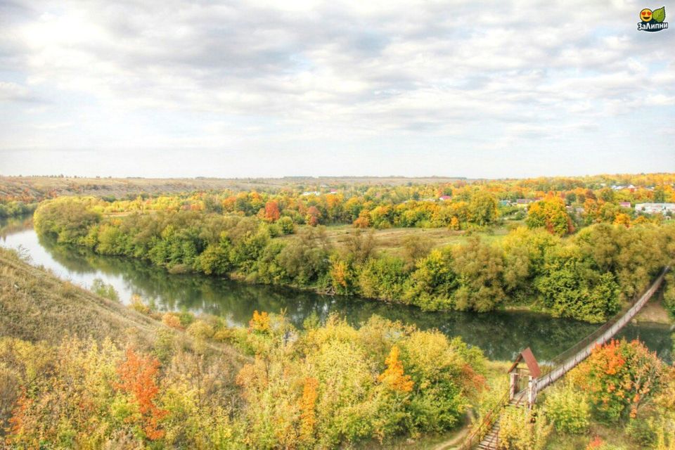 В Лебедянском районе Липецкой области есть место, где инженерная смекалка встречается с поэзией пространства — подвесной пешеходный мост через реку Дон, соединяющий сёла Волотово и Черепянь
