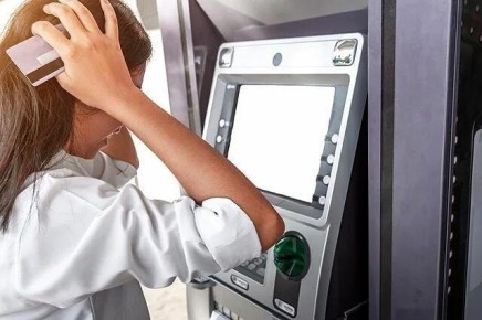 Банковская реальность 2025: как новые правила управления деньгами меняют повседневность россиян
