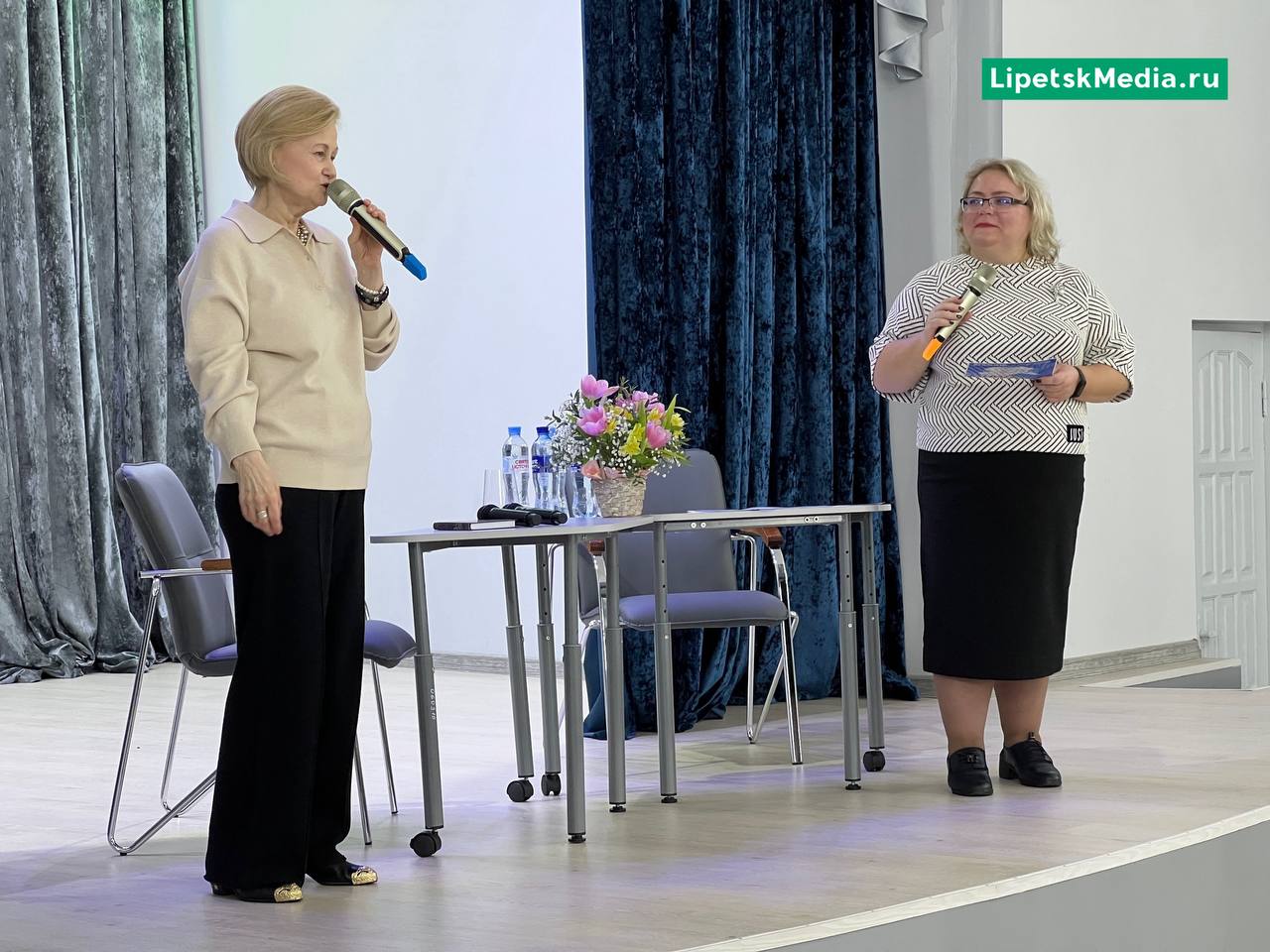 Поговорить с Дарьей Донцовой лично смогли сегодня ельчане