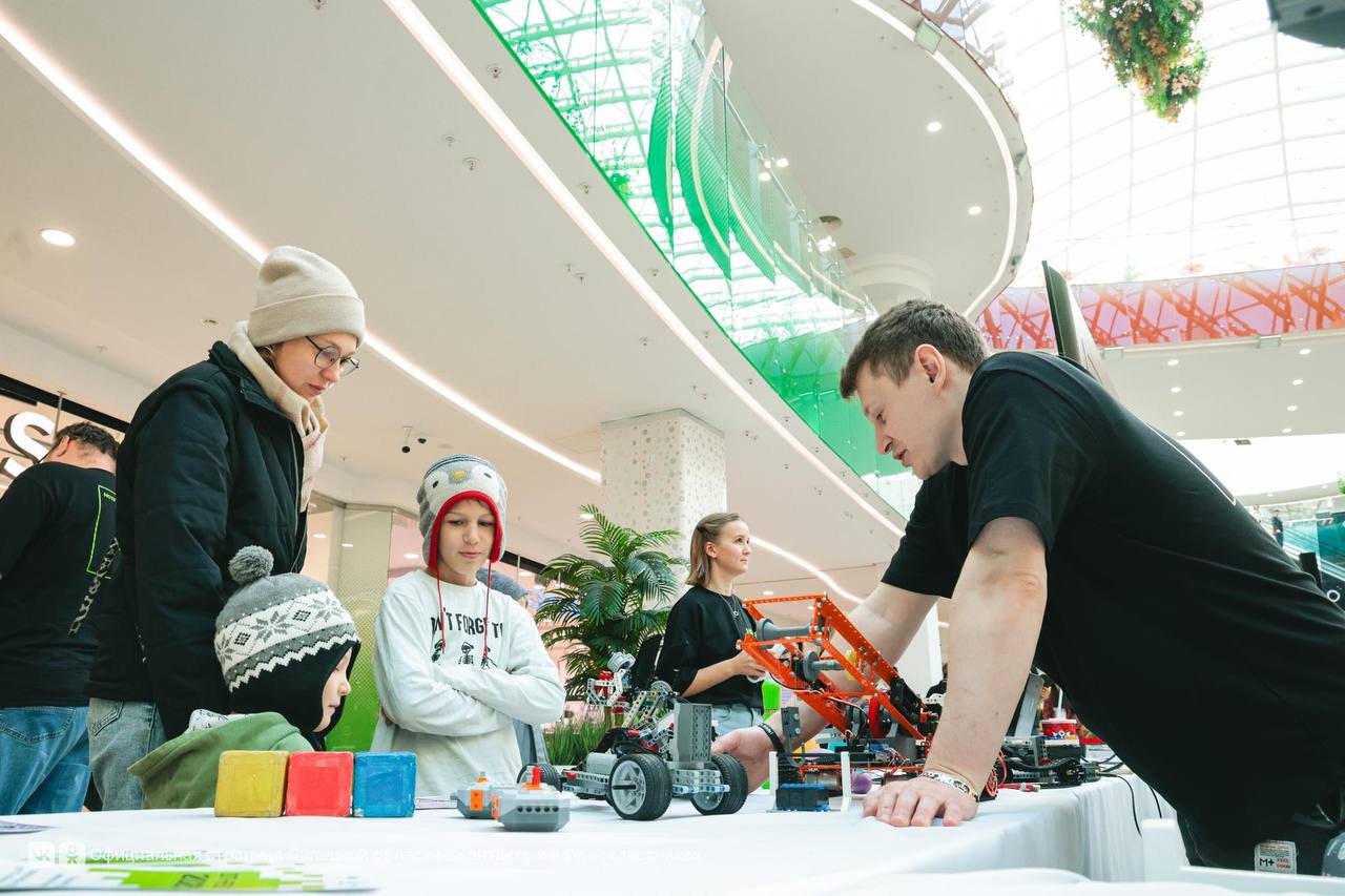 В липецком ТРЦ заметили утку Она пришла на фестиваль IT-культуры В липецком ТРЦ заметили утку Она пришла на фестиваль IT-культуры