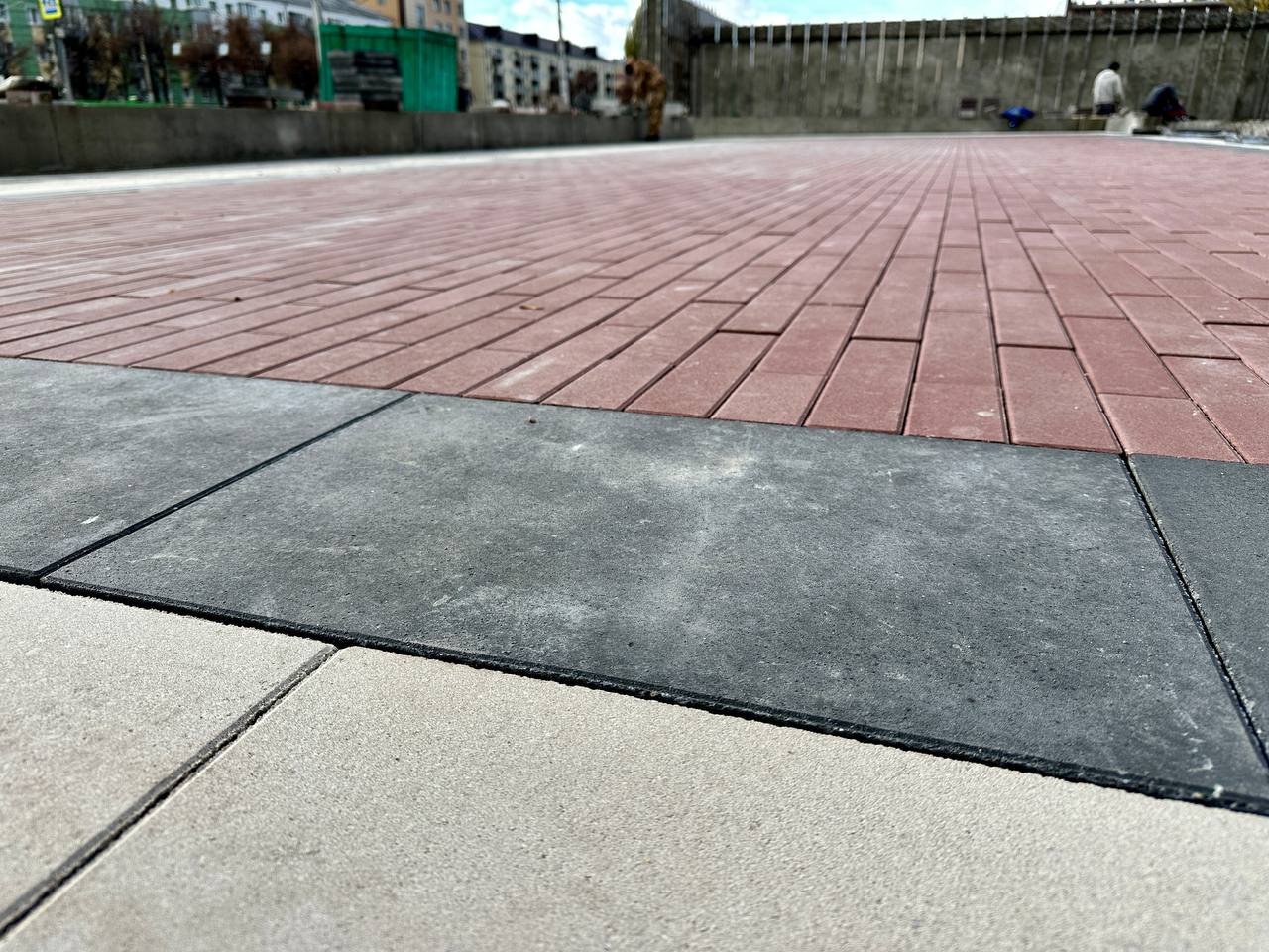 Роман Ченцов: Работы по капитальному ремонту мемориального комплекса на площади Героев продолжаются Роман Ченцов: Работы по капитальному ремонту мемориального комплекса на площади Героев продолжаются