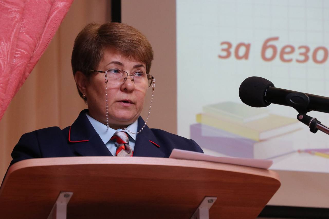 Представители Елецкого линейного отдела МВД России на транспорте приняли участие в общем собрании для родителей старшеклассников в Долгоруковском лицее Представители Елецкого линейного отдела МВД России на транспорте приняли участие в общем собрании для родителей старшеклассников в Долгоруковском лицее