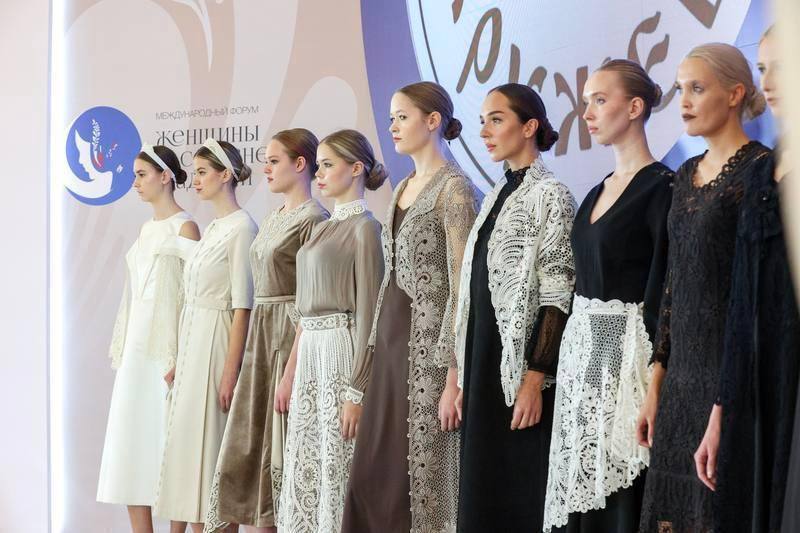 Волченская художница, которая рисует песком на земле, победила в международном конкурсе Волченская художница, которая рисует песком на земле, победила в международном конкурсе