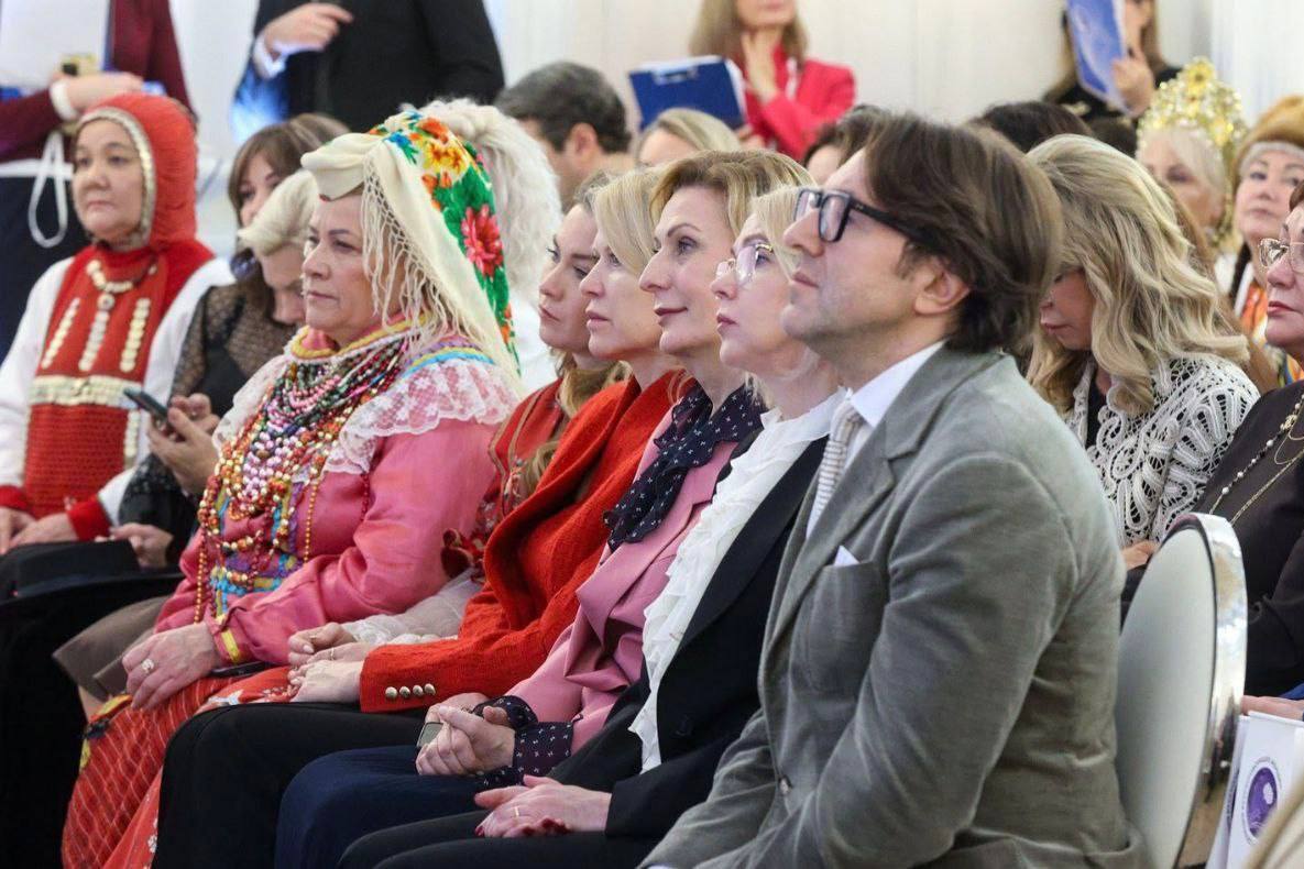 Волченская художница, которая рисует песком на земле, победила в международном конкурсе Волченская художница, которая рисует песком на земле, победила в международном конкурсе