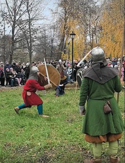 Звон мечей раздается в Петровском парке Ельца Звон мечей раздается в Петровском парке Ельца