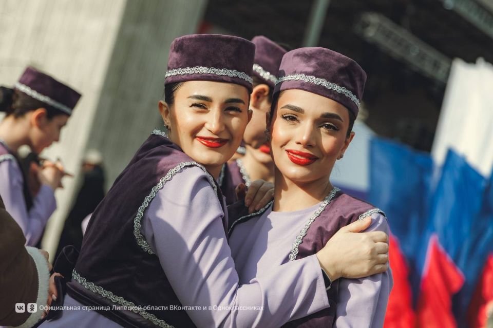 Хорошо, когда все вместе. День народного единства отметили сегодня на Городище в Липецке — музыкально, вкусно, интересно Хорошо, когда все вместе. День народного единства отметили сегодня на Городище в Липецке — музыкально, вкусно, интересно