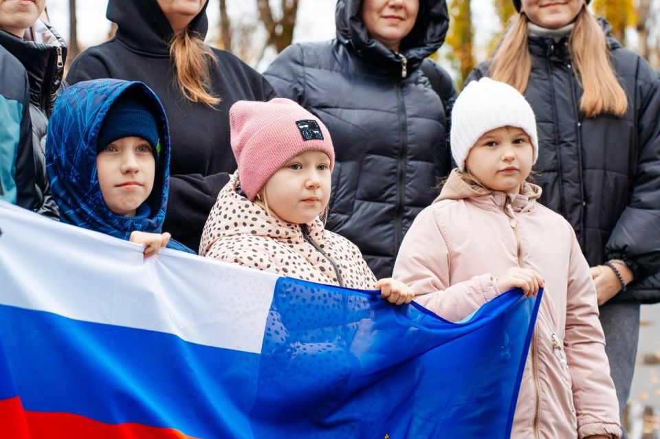 День народного единства объединил липчан на большой семейный субботник День народного единства объединил липчан на большой семейный субботник