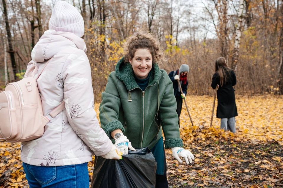 День народного единства объединил липчан на большой семейный субботник День народного единства объединил липчан на большой семейный субботник