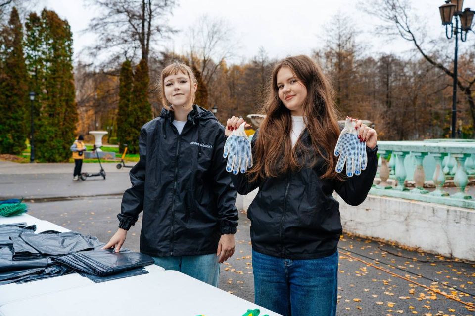День народного единства объединил липчан на большой семейный субботник День народного единства объединил липчан на большой семейный субботник
