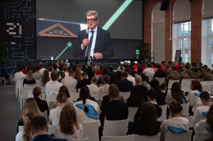 В ходе Хвостовских чтений Александр Звягинцев встретился с липецкой молодежью