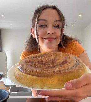 Кулинарная находка: быстрое и вкусное банановое пирожное с карамелью