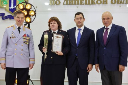 Владимир Сериков поздравил сотрудников органов внутренних дел с профессиональным праздником