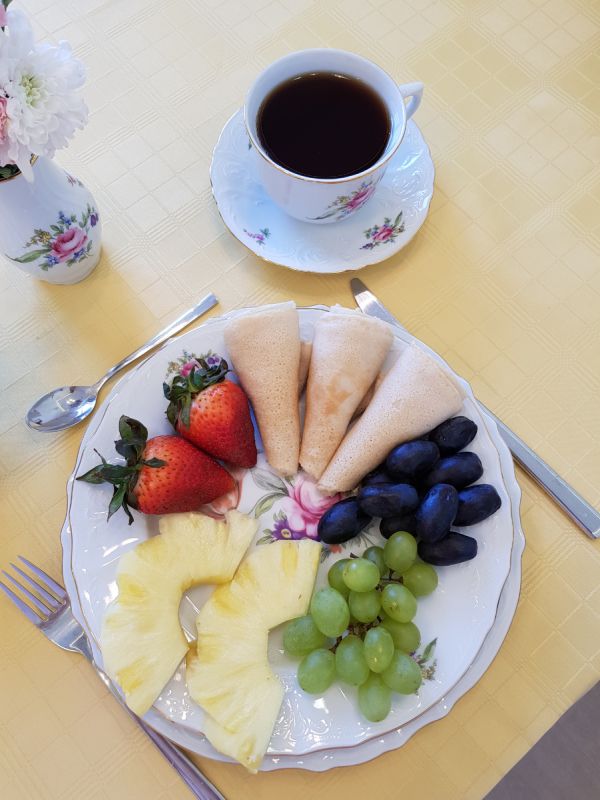 Здоровое утро: Блины из цельнозерновой муки с ягодами — идеальный старт дня