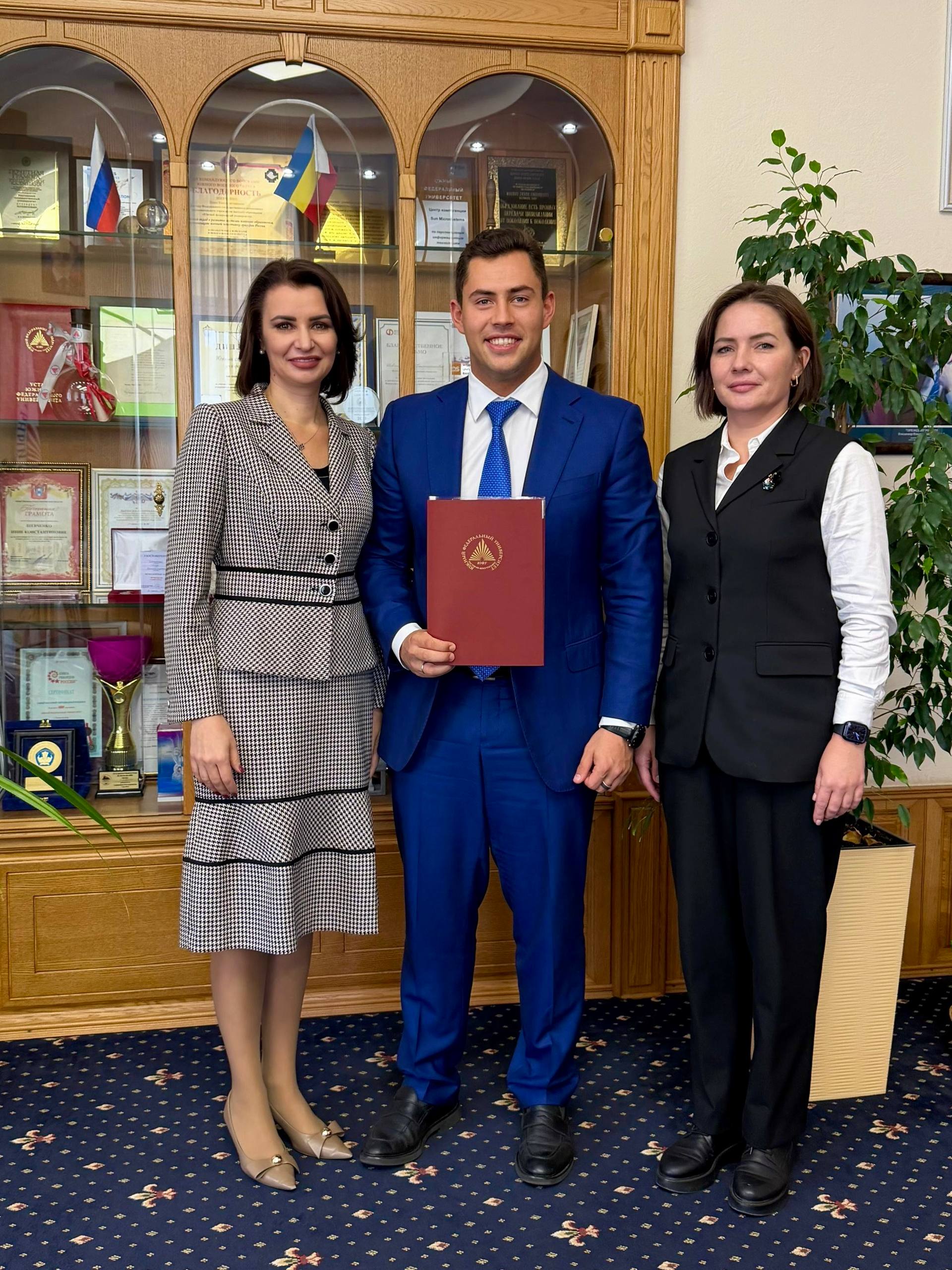 Теперь кандидат!. Наконец получил диплом кандидата экономических наук