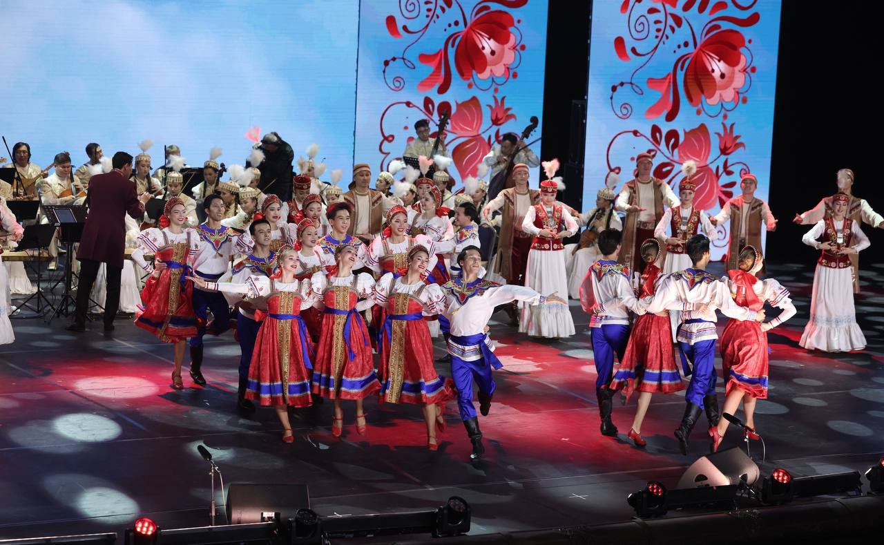 Евгения Уваркина: Дипломатия дружбы и красоты Евгения Уваркина: Дипломатия дружбы и красоты