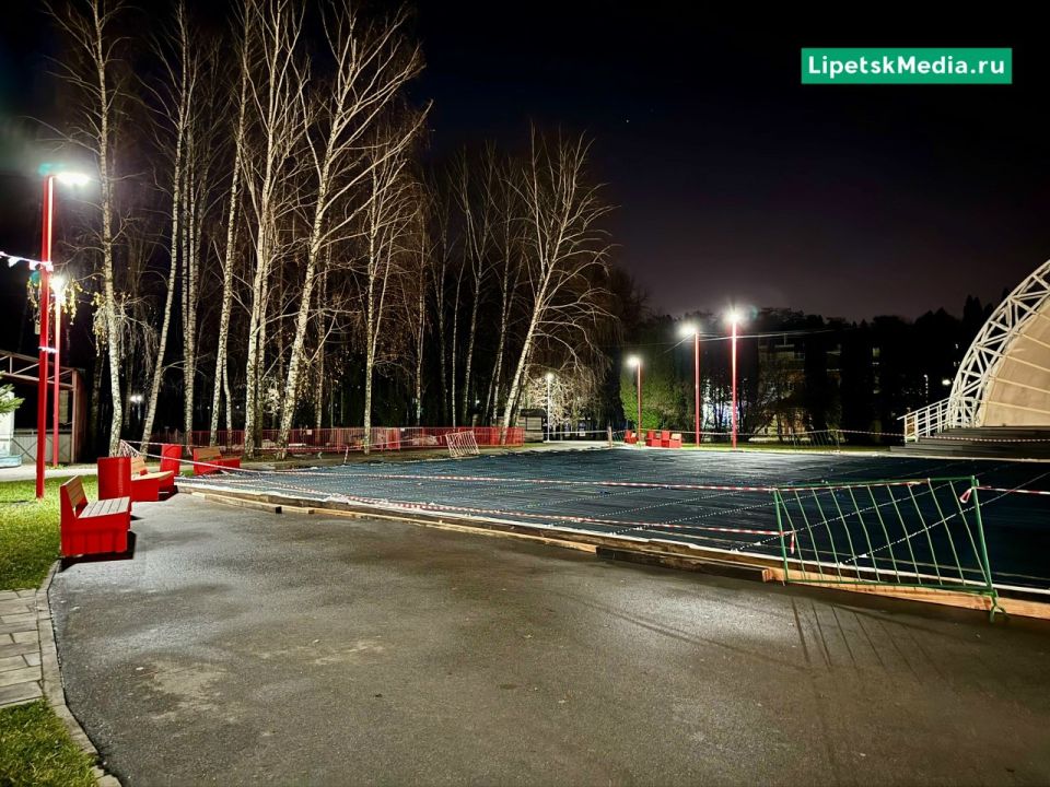 Первый уличный каток собираются открыть в парке Победы через неделю