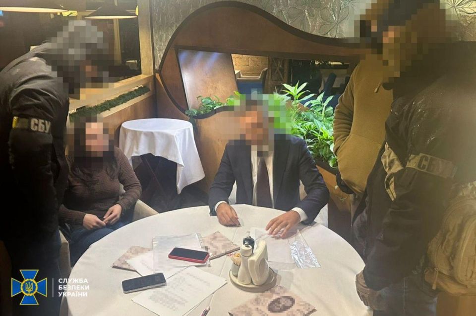 #украина_под_микроскопом: СБУ задержала главу политической партии при получении взятки за место в списке на следующих выборах
