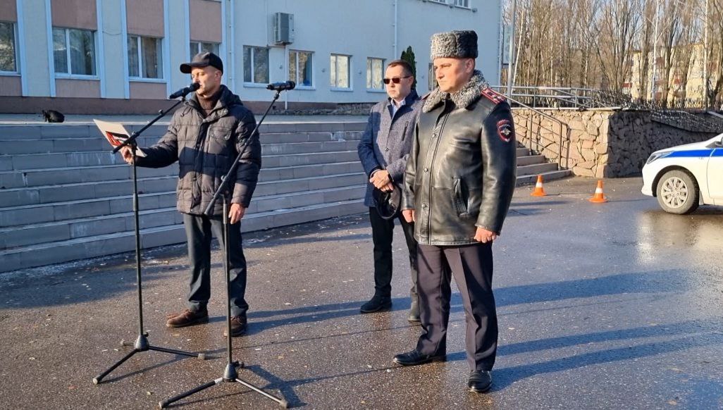 Сегодня, во Всемирный день памяти жертв дорожно-транспортных происшествий, в Липецке на площади перед областным центром культуры почтили память погибших в ДТП Сегодня, во Всемирный день памяти жертв дорожно-транспортных происшествий, в Липецке на площади перед областным центром культуры почтили память погибших в ДТП