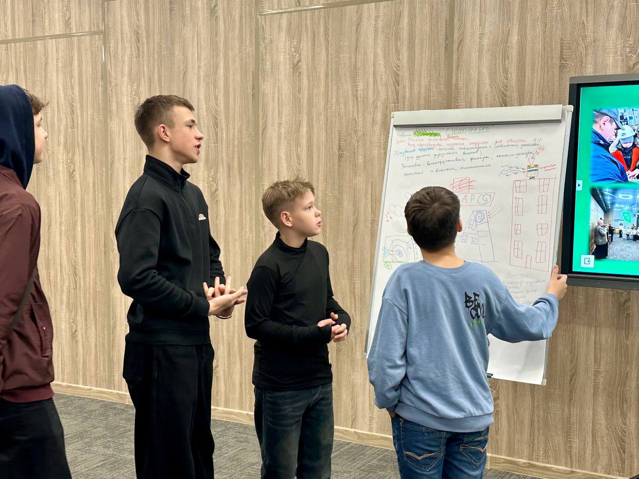 Ребята из Дома творчества «Сокол» окунулись в мир современных технологий во время увлекательной промышленной экскурсии в Липецком Технопарке Ребята из Дома творчества «Сокол» окунулись в мир современных технологий во время увлекательной промышленной экскурсии в Липецком Технопарке