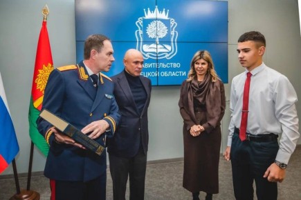 Руководитель СУ СК России по Липецкой области встретился с юным героем