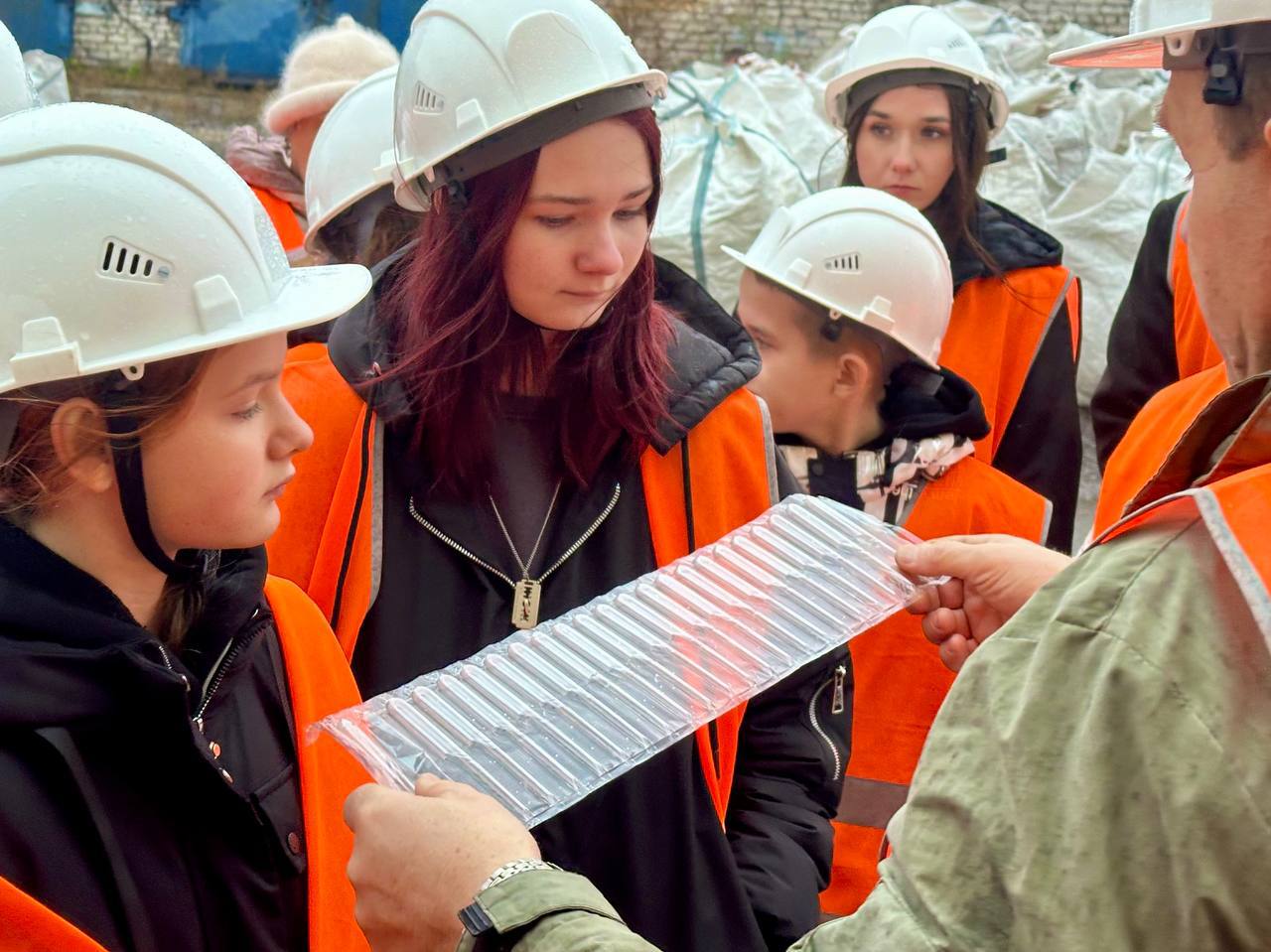 Ребята из Дома творчества «Сокол» окунулись в мир современных технологий во время увлекательной промышленной экскурсии в Липецком Технопарке Ребята из Дома творчества «Сокол» окунулись в мир современных технологий во время увлекательной промышленной экскурсии в Липецком Технопарке