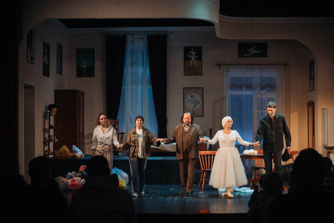 «Фиолетовые облака» показали елецкие актеры «Фиолетовые облака» показали елецкие актеры