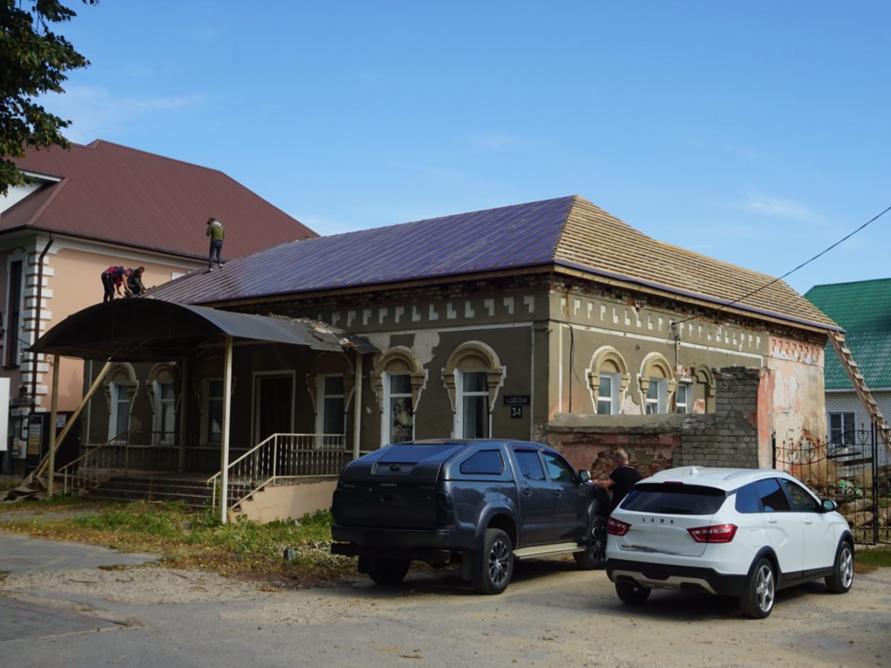 Что объединяет Успенскую церковь 18 века в Задонске и дом 19 века купца Попова в Лебедяни? Что объединяет Успенскую церковь 18 века в Задонске и дом 19 века купца Попова в Лебедяни?