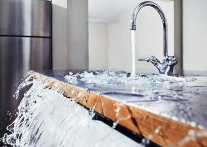 Без труда и лишних затрат: как быстро справиться с засором в кухонной раковине