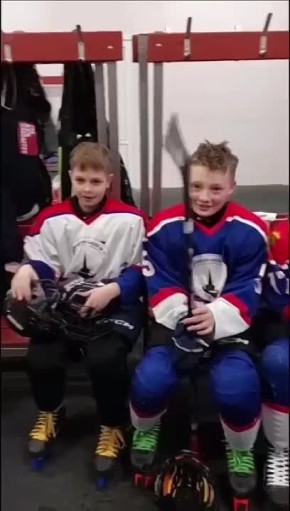 Трогательное гендер-пати устроил тренер по хоккею из Липецка