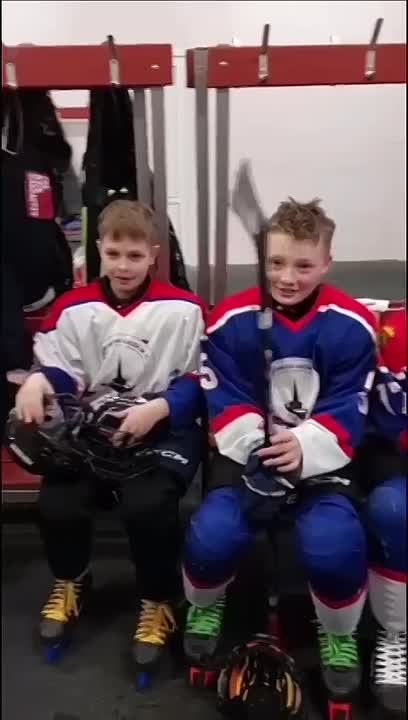 Трогательное гендер-пати устроил тренер по хоккею из Липецка