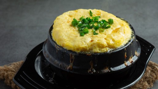 Это нежное пюре даже на праздничный стол не стыдно подать: добавьте к картофелю вот что