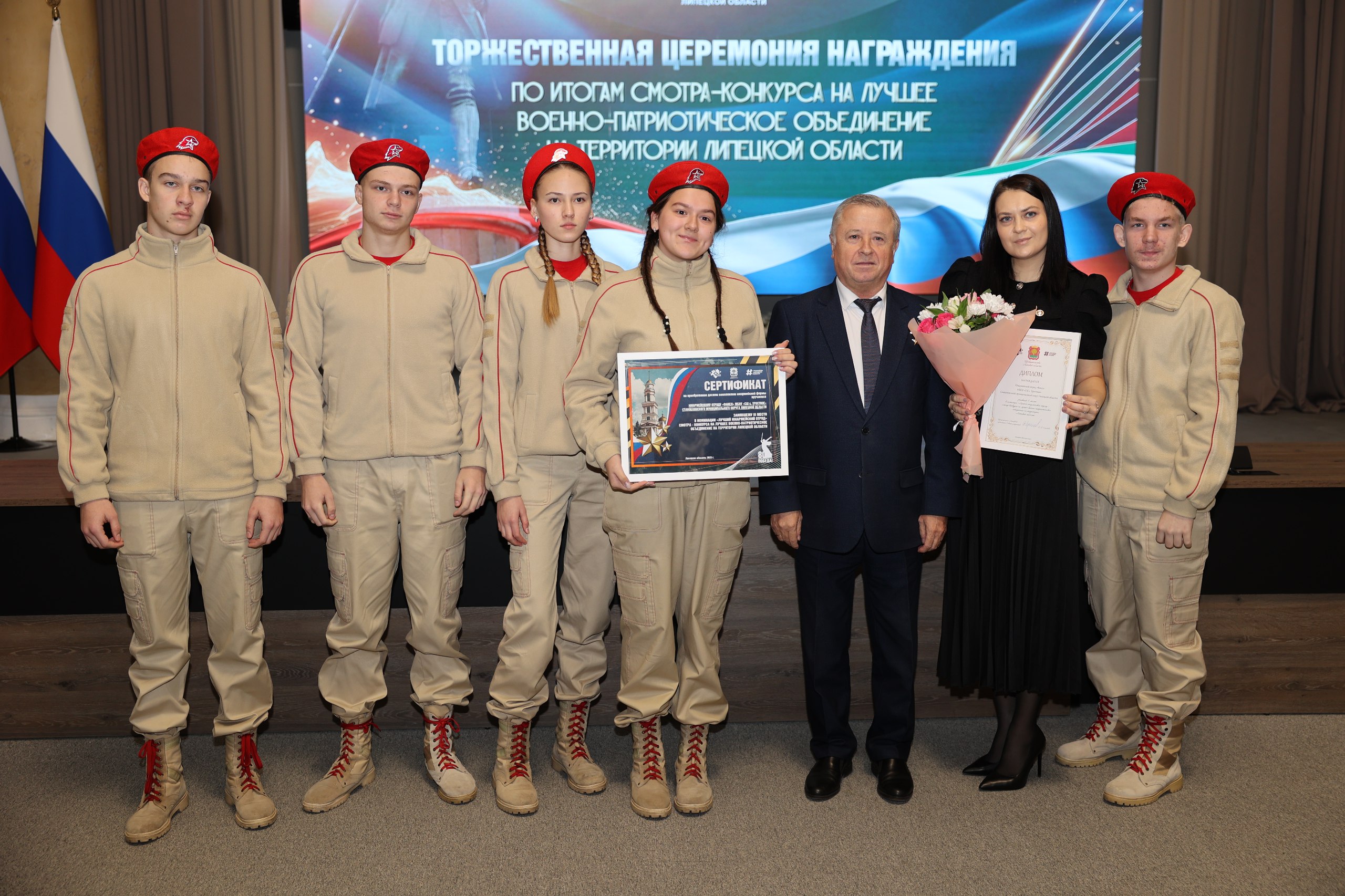 Вице-спикер Владимир Богодухов наградил лучших в патриотическом воспитании Вице-спикер Владимир Богодухов наградил лучших в патриотическом воспитании