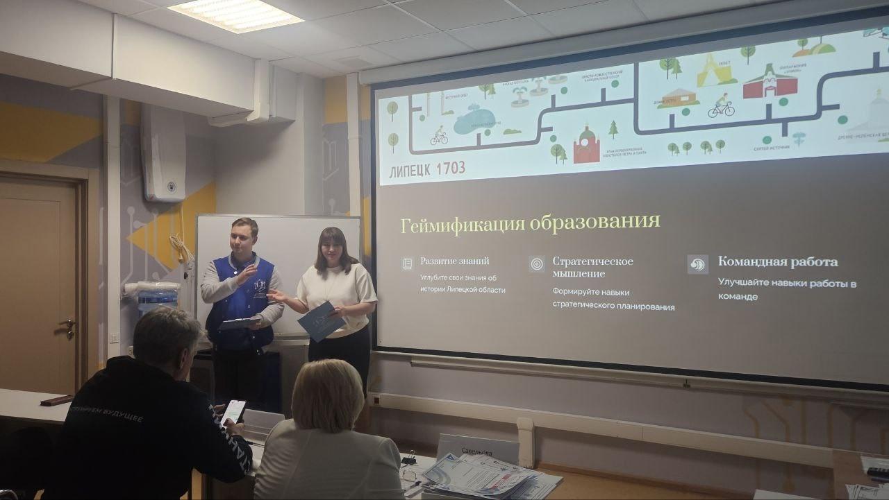 Усатый робот помогает игрокам в интерактивной бродилке по Липецку Усатый робот помогает игрокам в интерактивной бродилке по Липецку