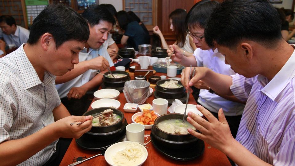 Попробуйте легендарную корейскую окрошку: такой версии этого блюда вы точно не встречали