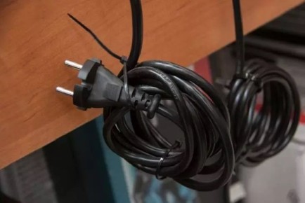 Почему опасно использовать тройники и удлинители в быту