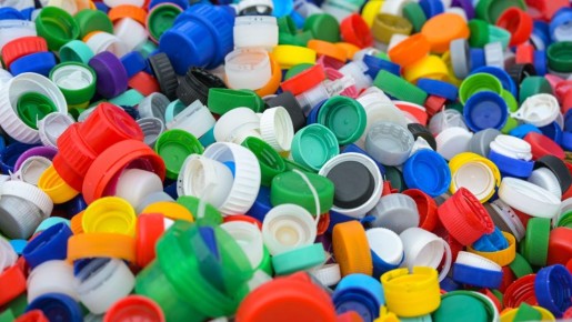 Пластиковым крышкам — не место в мусоре: на кухне принесут намного больше пользы