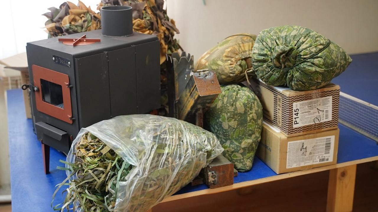 Липецкие полицейские доставили в зону проведения специальной военной операции гуманитарную помощь Липецкие полицейские доставили в зону проведения специальной военной операции гуманитарную помощь